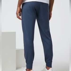 Vuori Ponto Performance Jogger DreamKnit™ Joggers. Size small.